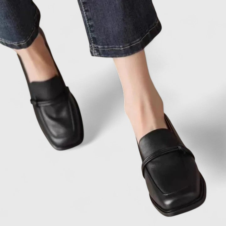 Schwarz / 9 US | 40 EU